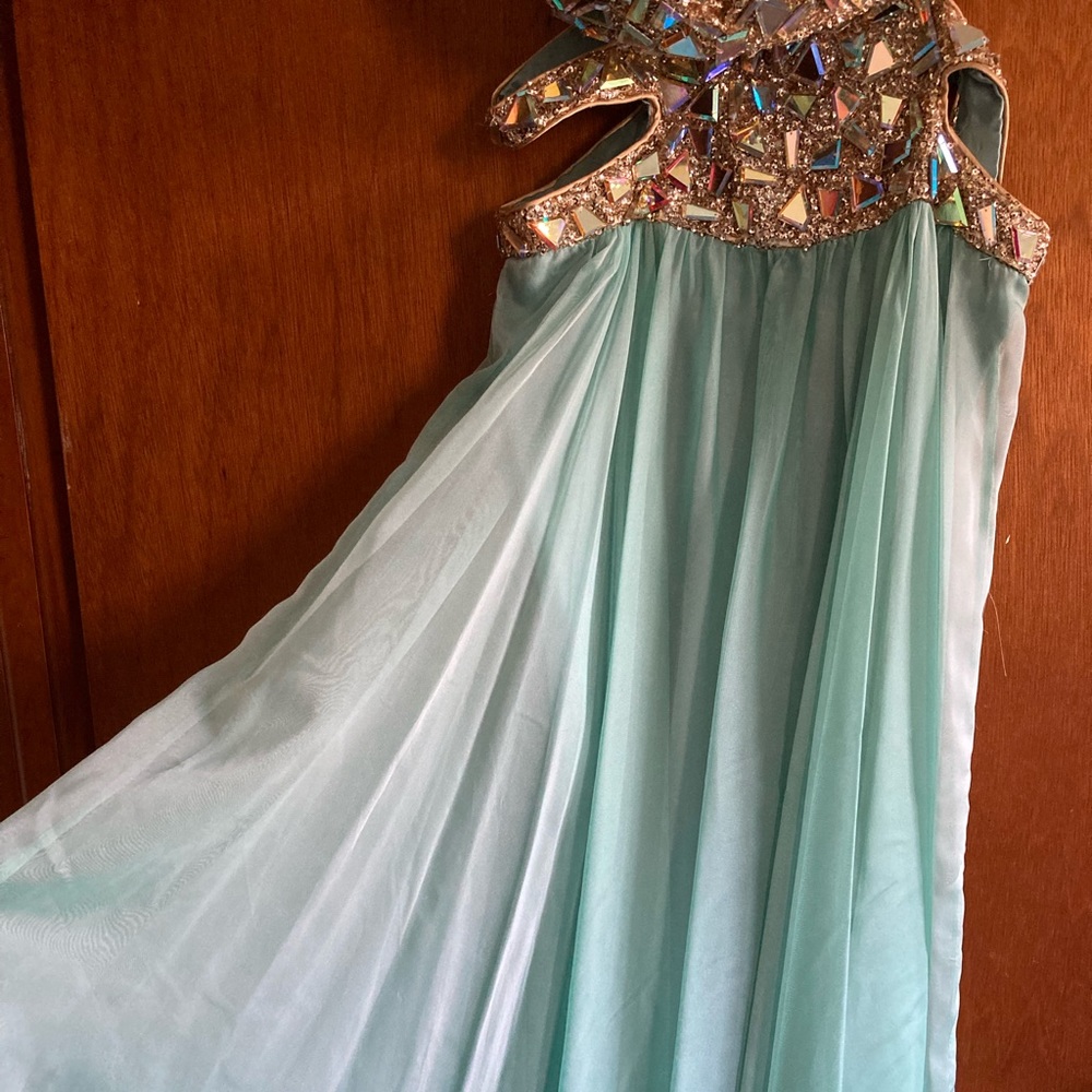 PROM DRESS - Picture 3 of 13